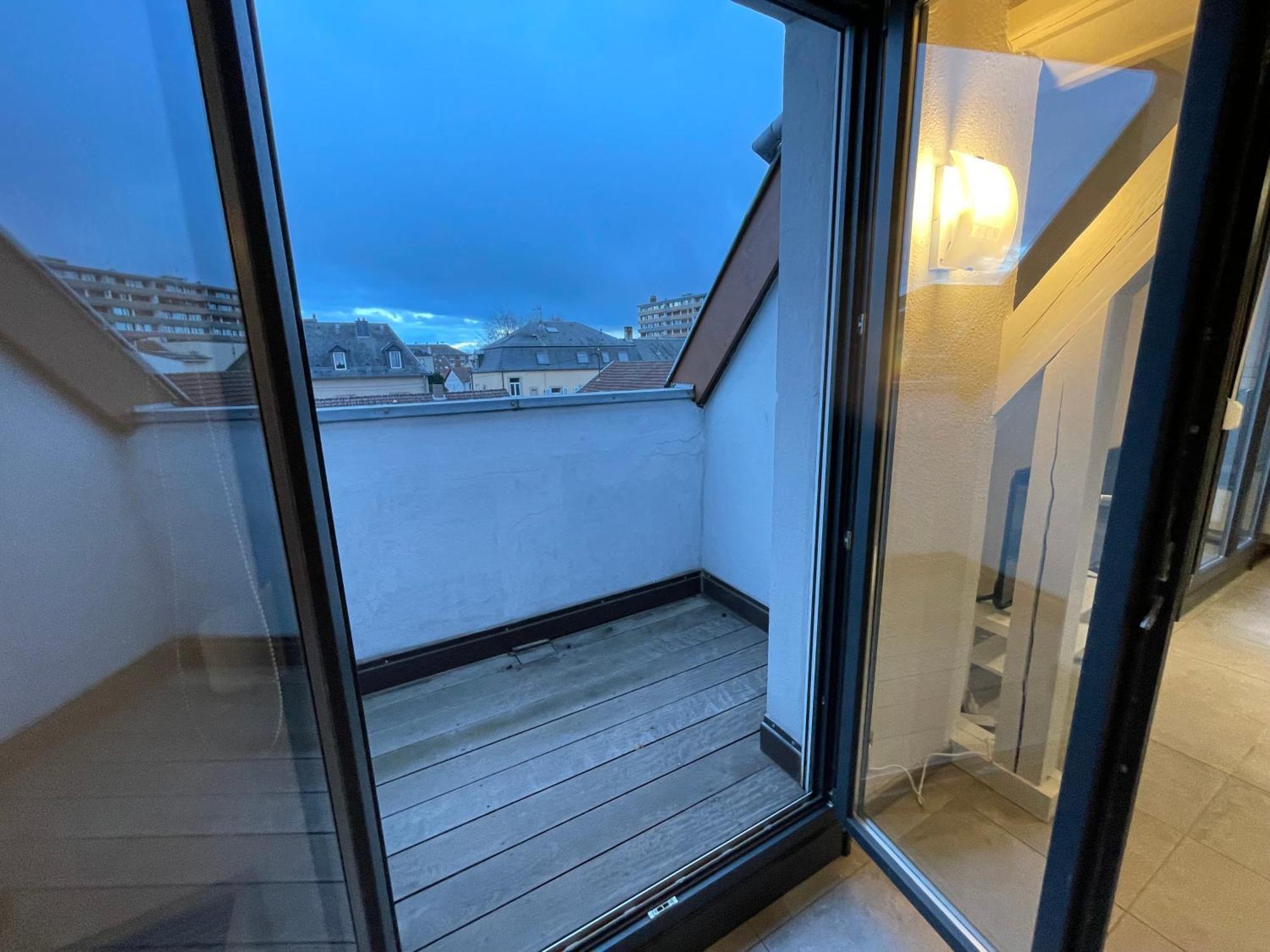 Fathala - Appartement Lumineux En Dernier Etage - Face A La Gare Routiere Sarrebourg Buitenkant foto